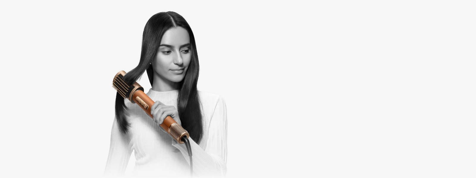 El cepillo alisador suave Dreame AirStyle Pro 2 Marrón tiene cerdas esféricas para cuidar delicadamente el cabello frágil.