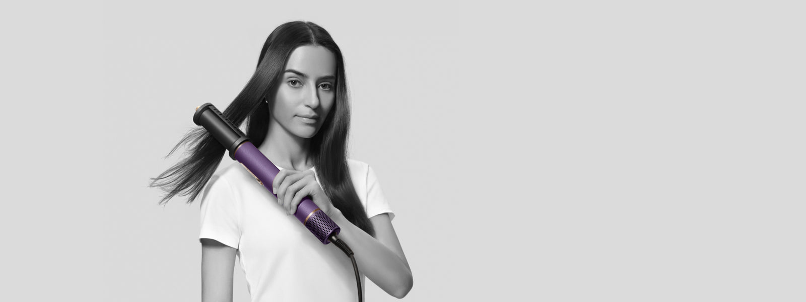 El cepillo alisador Dreame AirStyle Pro 2 Morado dirige el aire a alta velocidad para eliminar el encrespamiento y alisar.