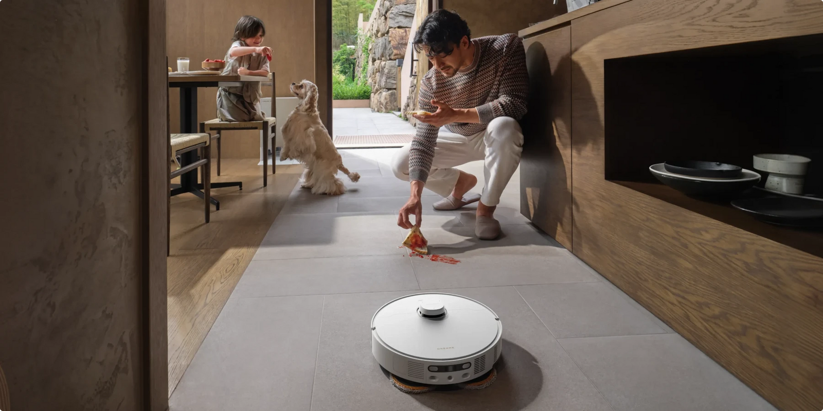 El robot aspirador Dreame Matrix10 Pro Blanco con mopa de cerdas de nailon elimina la grasa difícil en la cocina.