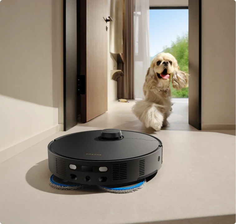 Robot aspirador Dreame Matrix10 Pro con interacción de voz para mascotas, sonidos lúdicos captan la atención de perros y gatos.
