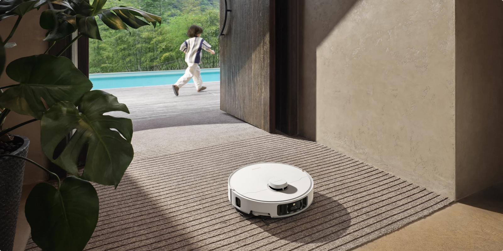 El robot aspirador Dreame Matrix10 Pro Blanco cruza automáticamente las alfombras con las mopas elevadas, sin riesgo de mojado.