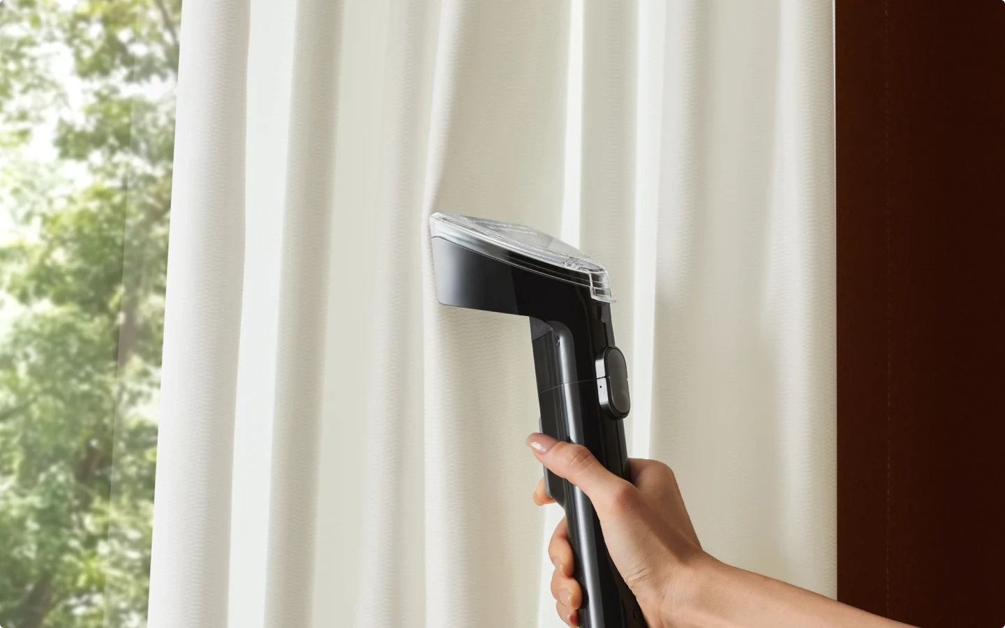 Dreame N20 Steam Negro usa un cepillo para juntas para limpiar las juntas de baldosas sucias para una limpieza más fresca y fácil.